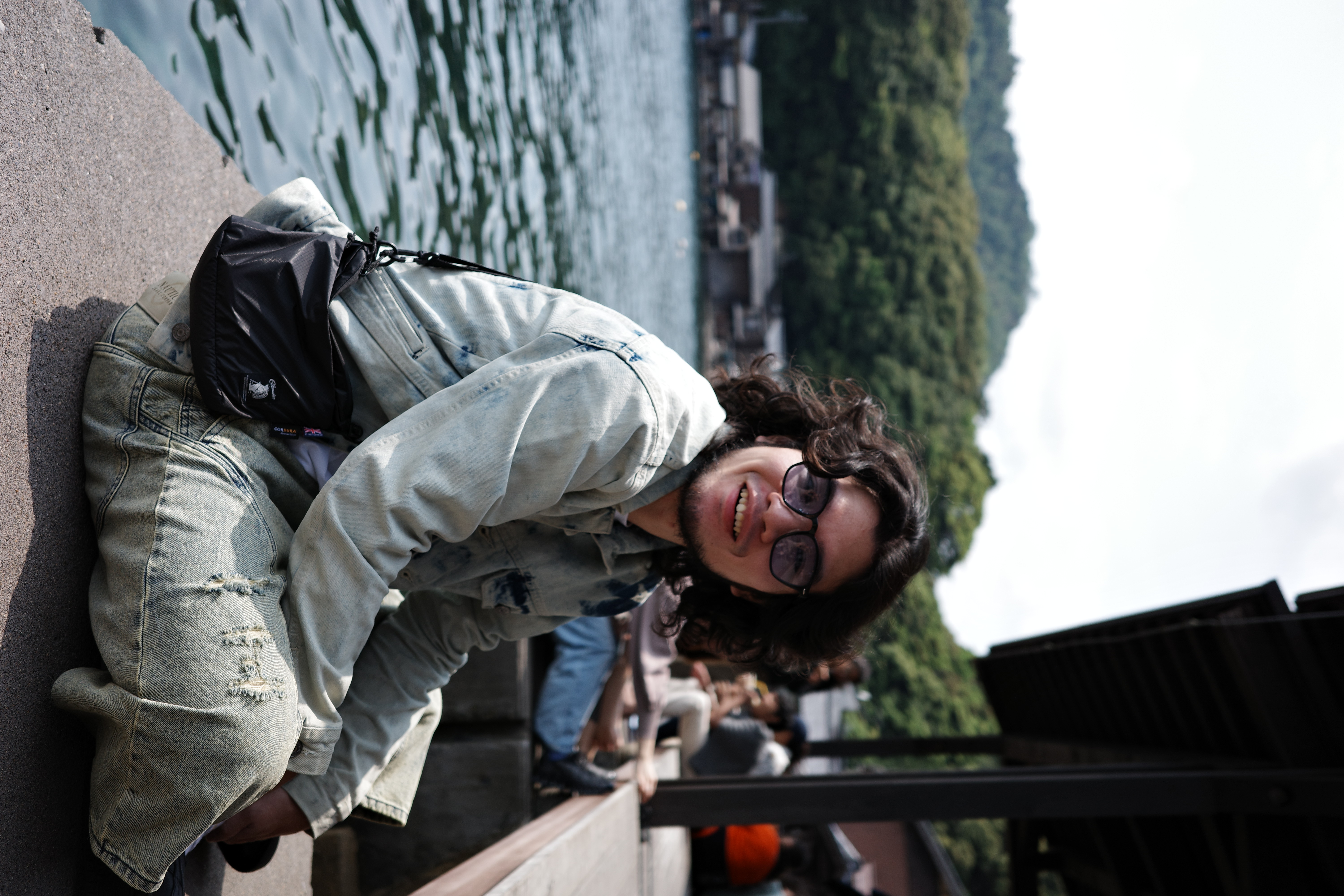 岳梓旭 (ZIH-SYU YUEH)